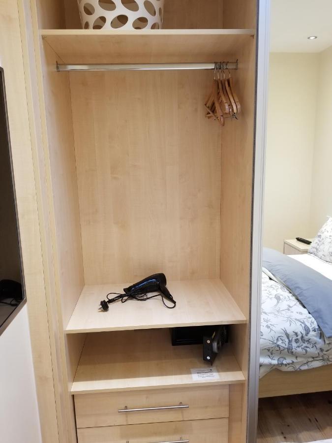 London Luxury Apartment 4 Bedroom Sleeps 12 People With 4 Bathrooms 1 Min Walk From Station Wanstead Экстерьер фото