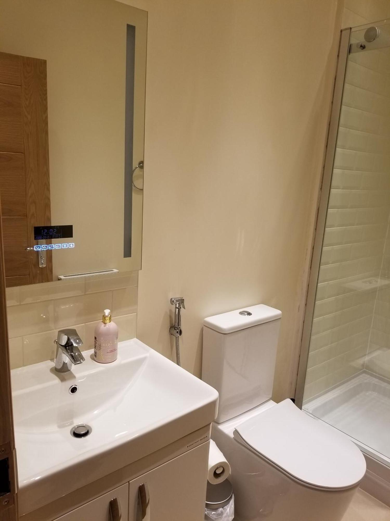 London Luxury Apartment 4 Bedroom Sleeps 12 People With 4 Bathrooms 1 Min Walk From Station Wanstead Экстерьер фото