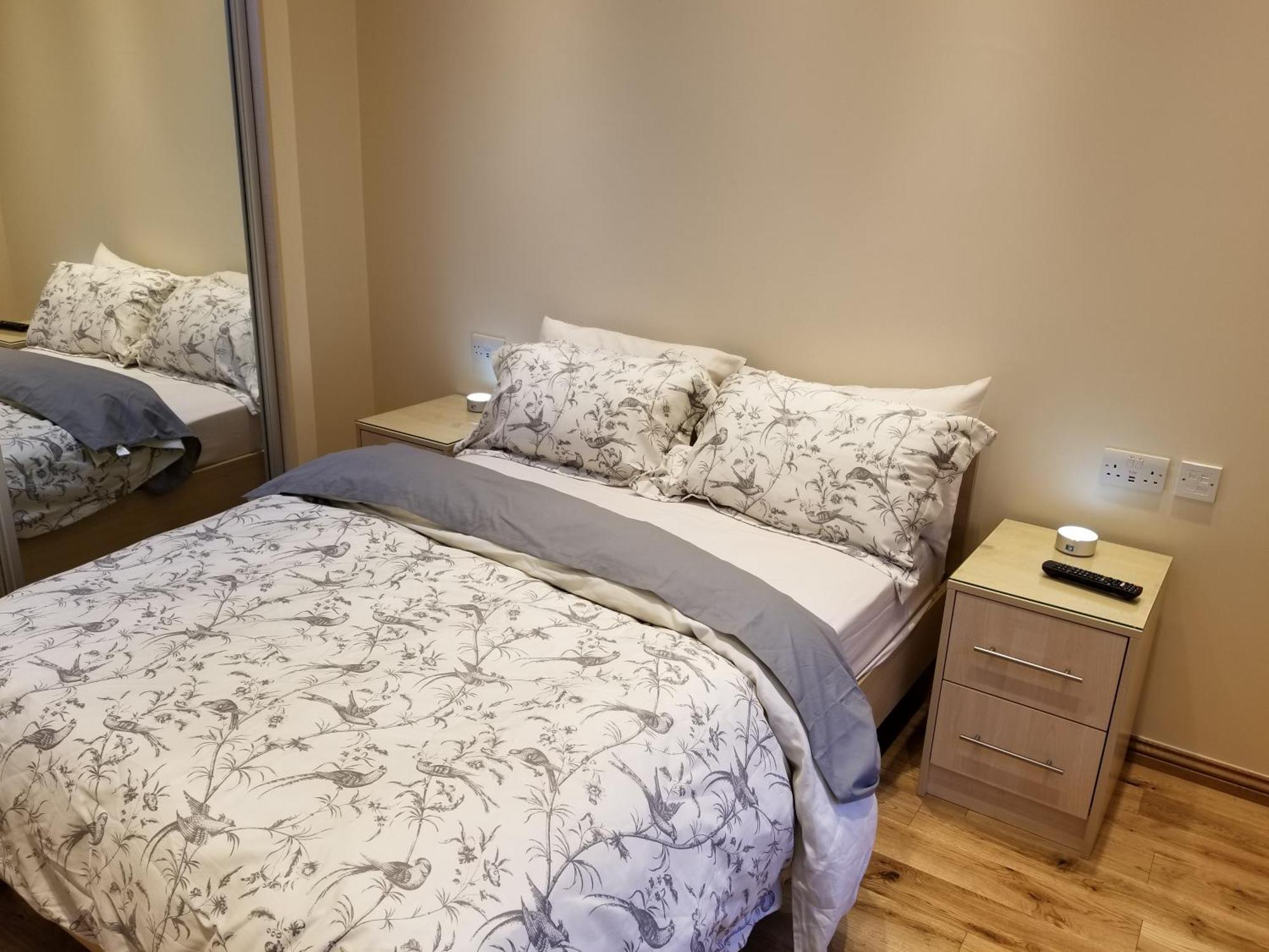 London Luxury Apartment 4 Bedroom Sleeps 12 People With 4 Bathrooms 1 Min Walk From Station Wanstead Экстерьер фото